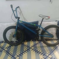 بايسكل  BMX اصلي  حجم 20 لون مميز قطعه نضيفه السعر 125 وبي مجال بسيط م...