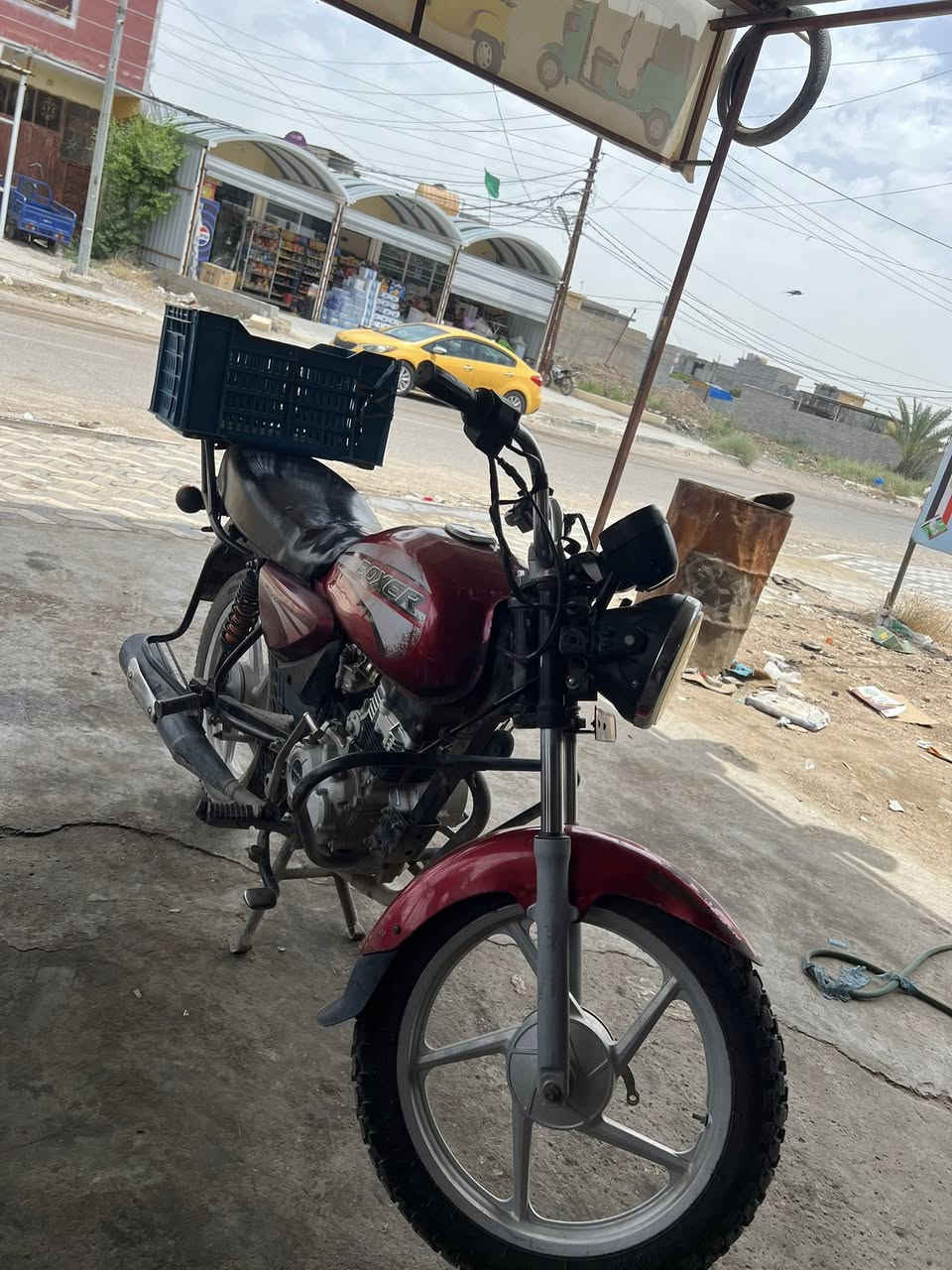 يالله السلام عليكم بوكسر للبيع مستعجل عله بيعته السعر ٤٠٠بيها مجال اوراق كامله أصوليه شرط الترقيم فقط الأول ميجي مستعجل عله بيعتها مكاني القصيرين قرب مطعم سامان اتصل ***********
