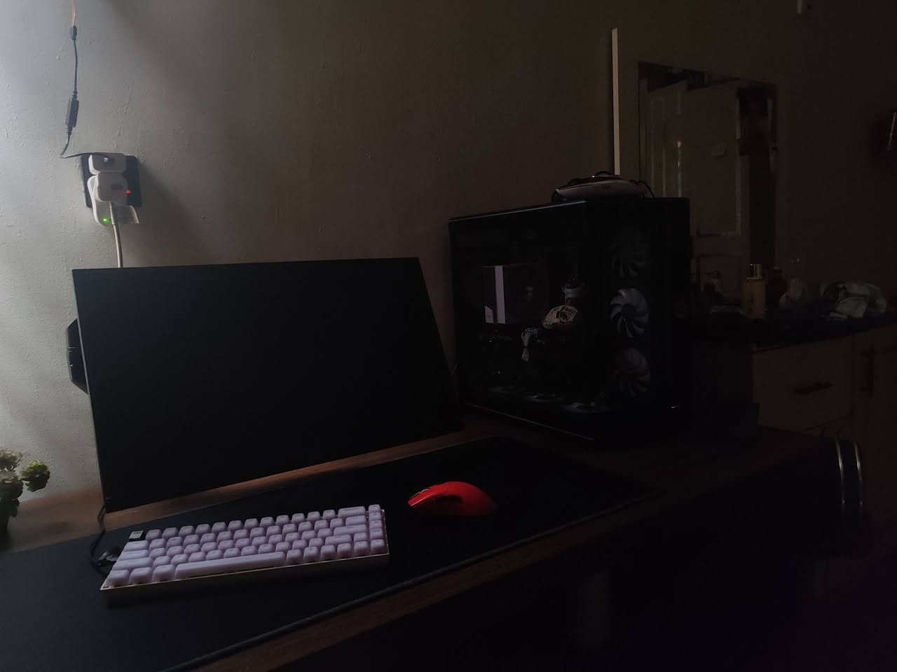 شرايكم بل سيت اب نصايحكم
مواصفات
ryzen 5 5500
b450 asus prime m-k
ram 16 ddr4 3200hz
rx6700xt 12g
power :650w
case:hero 7 fan 
ssd 512 - hdd 1t
cooler : ap600
  الشاشه

aoc 
185hz
24
ips 
0.5ms
fhd

اليو بي اس 
3000 رايسنك


**إذا كنت صاحب هذا الإعلان وتريد حذفه لأي سبب، رجاءا أرسل رسالة إلى الدعم الفني**