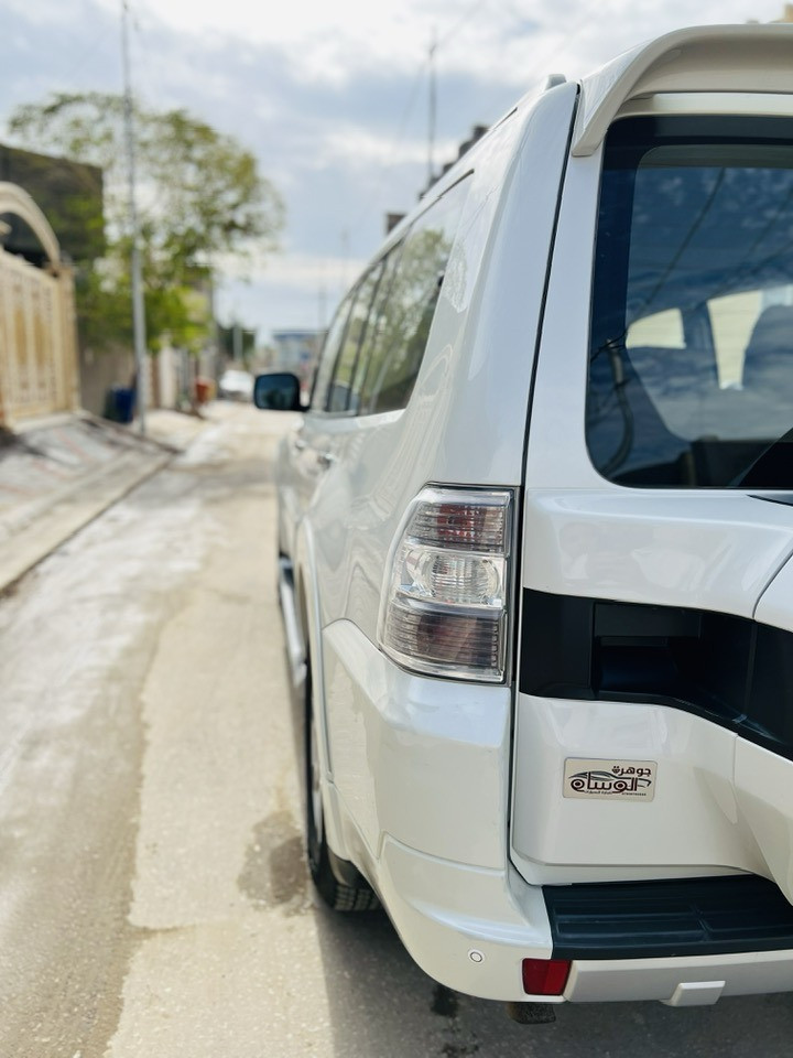 السلام عليكم
للبيع مسيوبوشي باجيرو موديل 2015 
سياره حبتور فول مواصفات مكفوله كفاله عامه من كشر وكير ومكينه ودواخل المواصفات كشنات جلد دبل كشن كهرباء داخل صاج سستم ايرباك زراك لايت كامره خلفيه دواره وحساس خلفي مري شفط ثلاجه بل جكمجه 7 راكب فور ويل 4X4 مكينه 6 سلندر 3500 السياره فول الفول للاستفسار الاتصال على الرقم *********** السعر 195 وبيه مجال
