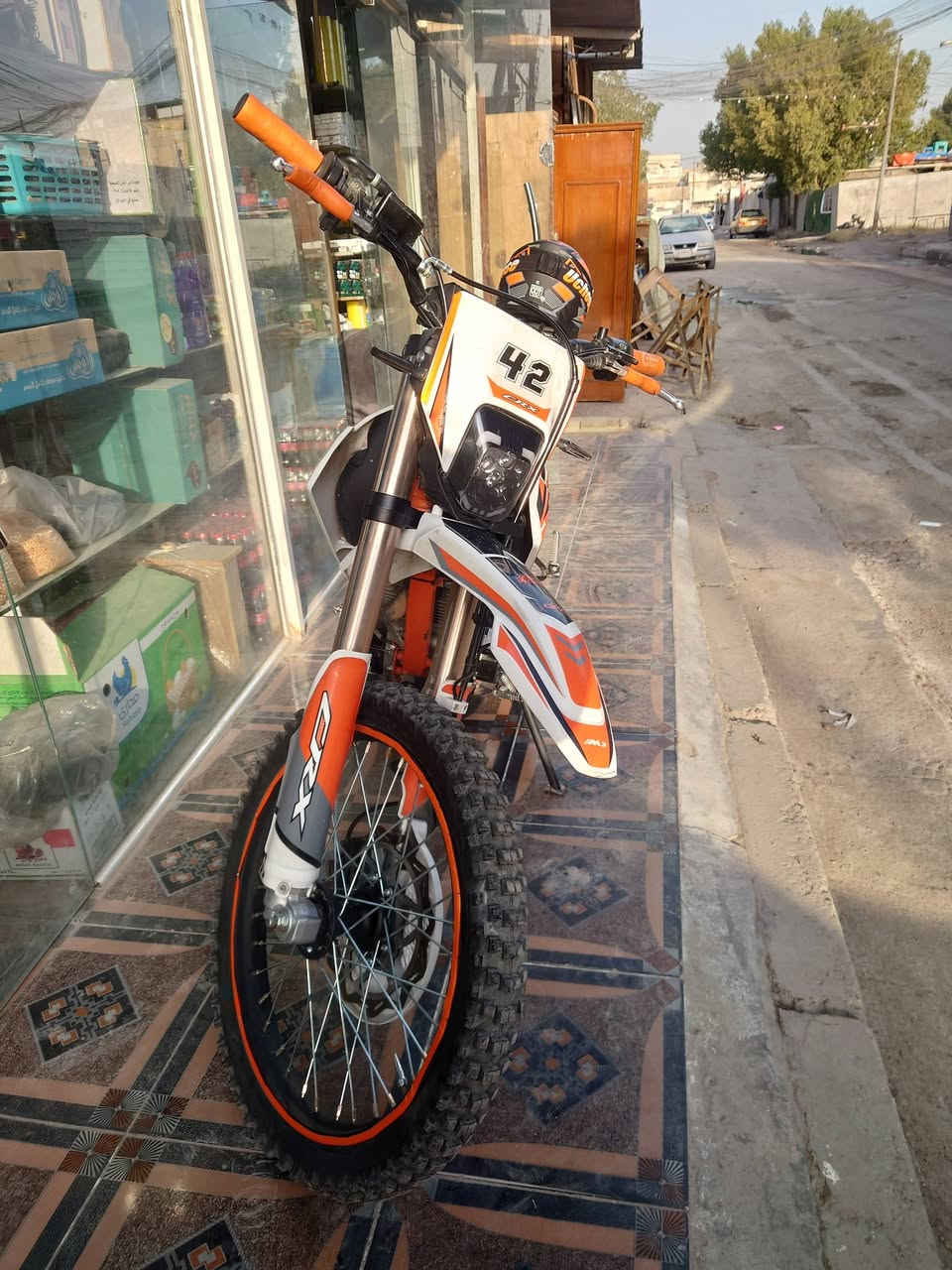 السلام عليكم قفاز crx موديل 2025 المكينة 350 cc الدراجة خير من الله واحلا من الصور راح يصير 4 اشهر من طالعة من المعرض كل نقص ما بيهة السعر 1700 الشراي ***********
