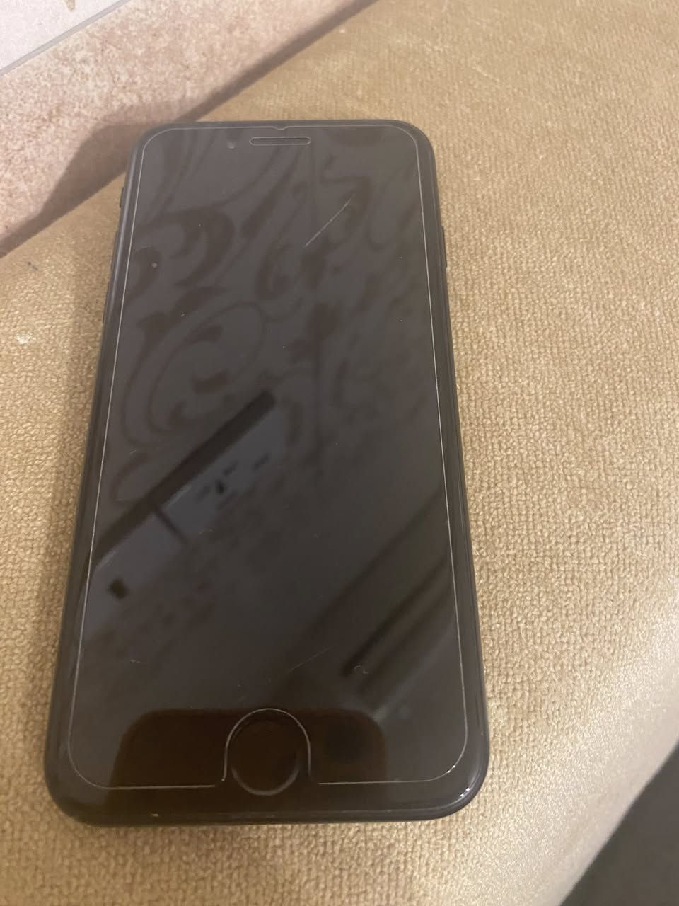 آيفون se مكفول ذاكره 64البطاريه 85 السعر 110المكان بغداد البلديات هاتف ***********
