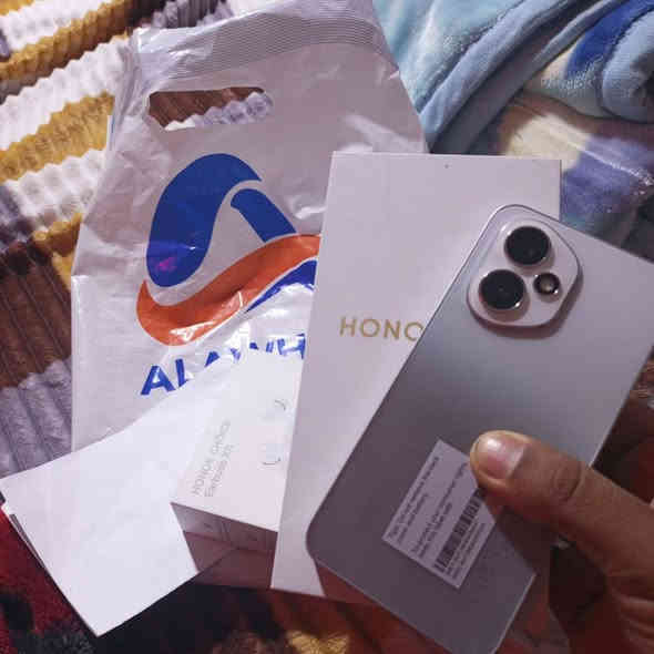 سلام عليكم جهاز هونر400 جهاز جديد كامل ملحقاته مع ايربود شركة هونر فول بالاتصال جهاز ذاكرة 256 وصل الشراء موجود استخدام قليل اقل الشهر الشراي يتصل او يدخل خاص***********
