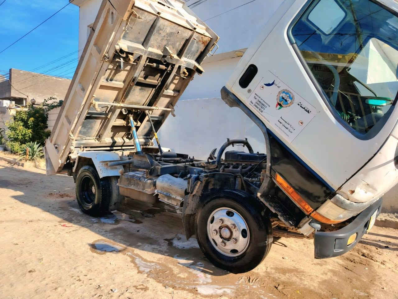 سلام عليكم كنتر بزون ورك جوه دبل شاصي موديل ٩٥ ٣طن مكينه  ١٠٨ جديده خير من الله سياره مكاني حله بابل ***********
