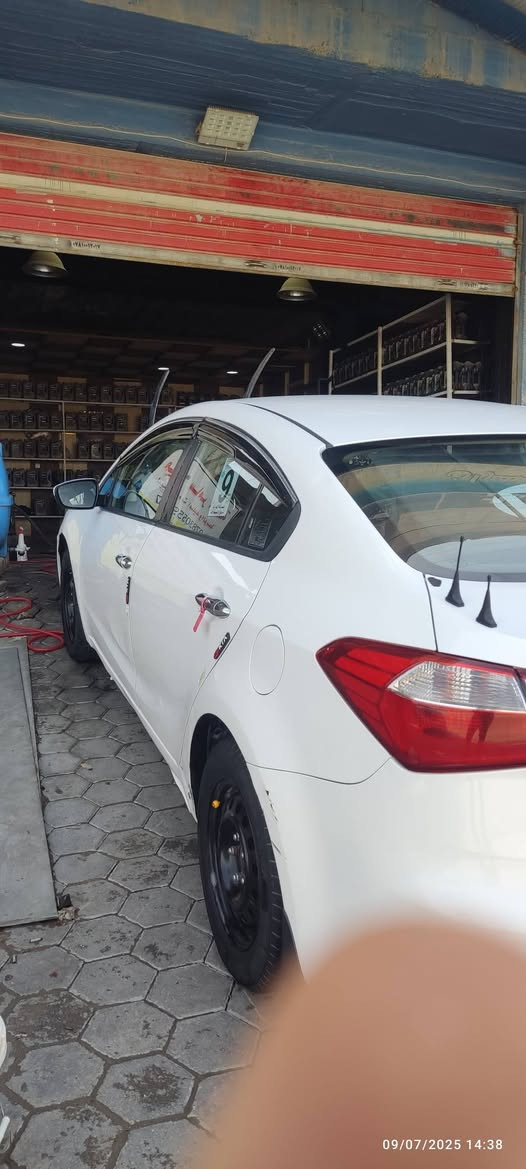 السلام عليكم بيع مستعجل 
سيراتو موديل 13 شكل 14 السياره بيه قطعتين صبغ بدون دواخل مكفوله من الضربه السونار موجود بل منشور 

السياره كير كفاله مكينه جديده 
حداديه جديده 
السياره قفل قفل 102 
تلفون ***********
