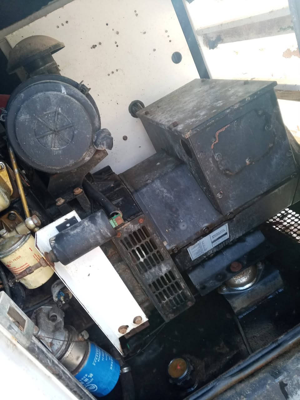 للبيع مولد بيركز كاتم 4بستم توليد 30كيفي شرط برغي مامفتوح بي تشغيل أوتو المكان ديالى  الاتصال***********
