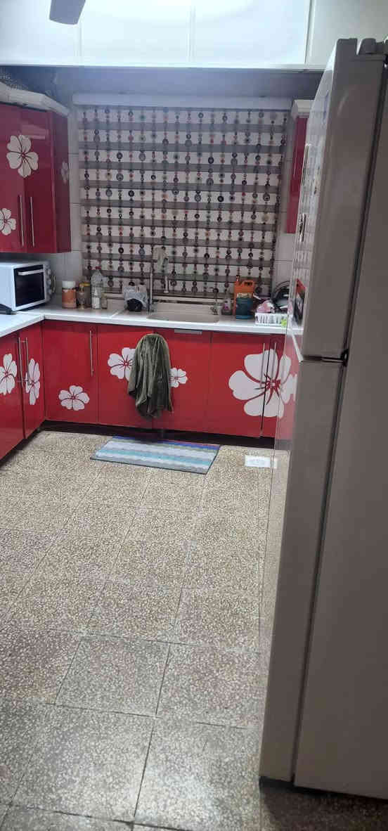 بس الله الرحمن الرحيم
بسعر مناسب جدا جدا 
شقه مساحتها 120 متر مربع
فوق الارضي  طابق اول 
تحتوي على 3 غرف نوم و حمام عدد 2 
مخزن
صاله كبيرة
مطبخ حار و مطبخ كبير بارد
مجمع الأحمر كص سويلم طريق حله / النجف 
لمزيد من المعلومات الاتصال
***********
