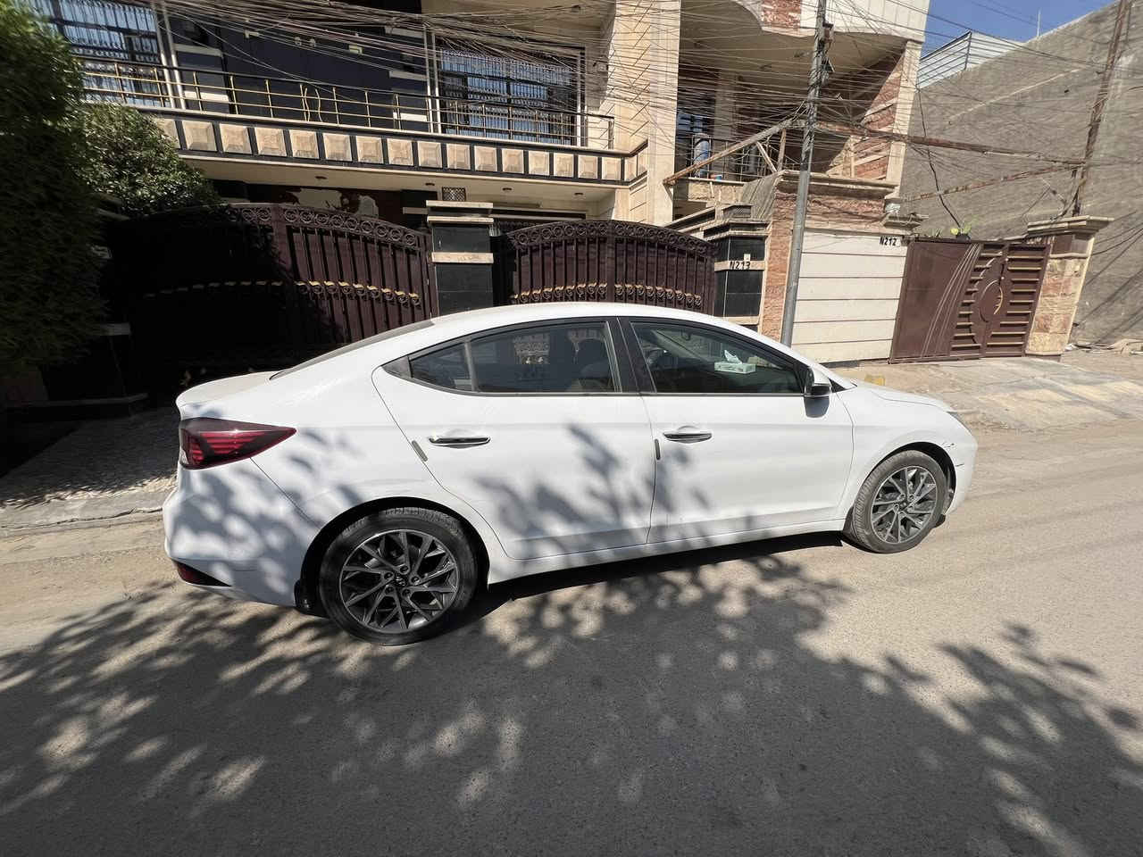 هيونداي النترا 
موديل 2019 خليجي فول موصفات 
ماشية  24 بعدها بحاله الزيرو 
الموصفات 
فتحه سقف
مري شفط مع اشارة ترحيب 
تبريد قطعتين ثلج 
كامره خلفية
شاشه كبيرة  
حساس أمامي خلفي 
اربعة أنظمة قيادة
محرك 2000 
نظام ترحيب 
يدات نيكل + اناره 
بصمه تشغيل وبواب وصندوك 
رقم الانكليزي الجديد قبل 4 اشهر تغير 
تخم تايرات جديد 
سياره بدون حادث بدون معجون فقط رش باب خلفي اثر شخوط بالشركة نفسها مكينه كير تبريد تدفه كفاله مابيها برغي نقص سياره مرايحه مصلح اصلا 
 مكان السيارة بغداد السيدية
سبب البيع محد يطلع بيها 
السعر المطلوب 170 بيها مجال قليل 
رقم الحجي ‭0781 055 6587‬ بي واتساب
