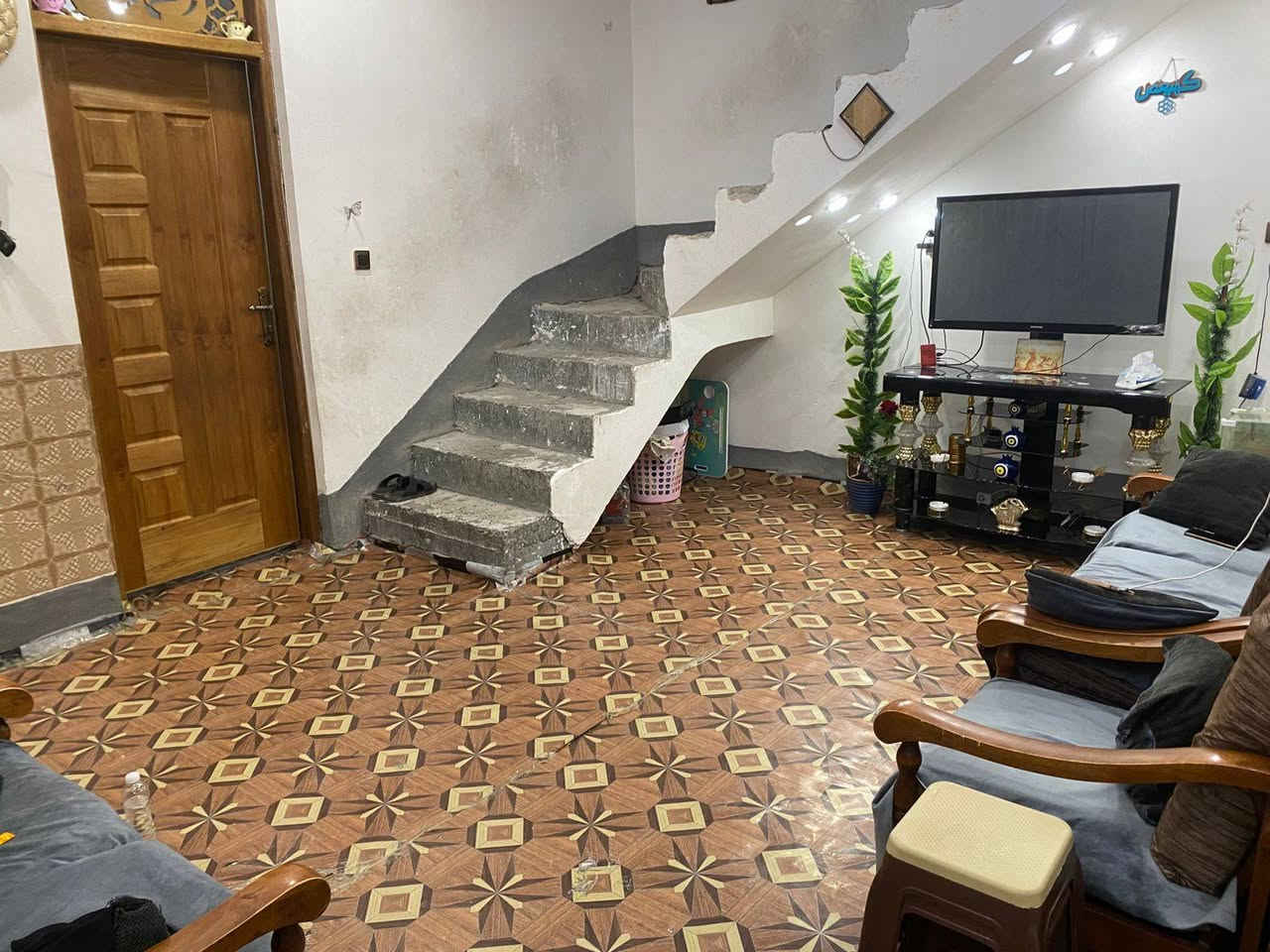 اعلان : عقار للبيع ( طابو ملك صرف  في الزعفرانيه 

🔸 موقع العقار شارع المعهد خلف مجمع الامارات 

قرب تاج المعارك محله 58 

🔸 مساحة العقار : ( 125 واجهيه 6 وربع نزال 20

🔸 جنس العقار : طابو ملك صرف جديد 

طابقين   

🏗 يحتوي على كراج  ستقبال صاله مطبخ غرفه منور صحيات 
 

🏕 طابق ثاني صاله غرفتين نوم صحيات 

صطح كبير 

موقع مميز 

للاستفسار يرجى الاتصال بلرقم ***********

او مراجعه مكتب الاماكن للعقارات
