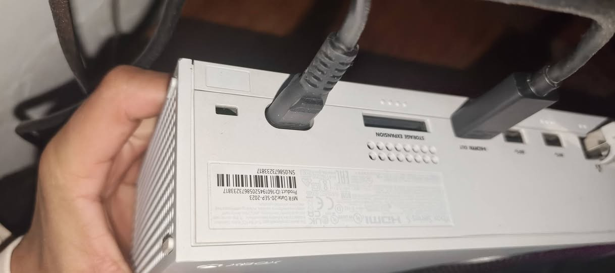 السلام عليكم xbox series sالجهاز جديد حيل استعمال شخصي صارله ٨/اشهر من الاستعمال جديد اشتريته بي اشتراك كيم باس شهر١ وبي حساب فورزه 2واحد ماكس فول كلشي بي والثاني مرتب هم مصروف عليه بي 19لعبه مملوكه ويا UPS850 ماركه درجه اولا صارله 3ايام من اشتريته جديد ويا الجويستك الاصليا ما مفتوحه ويا مبرد اصلي وكيبل انترنيت اصلي ضوئي يشتغل او عادي فول نته  كلهن شلعه وحده ب435 وبي مجال للشراي المكان بابل  الحله واتساب موجود 24ساعه ***********
