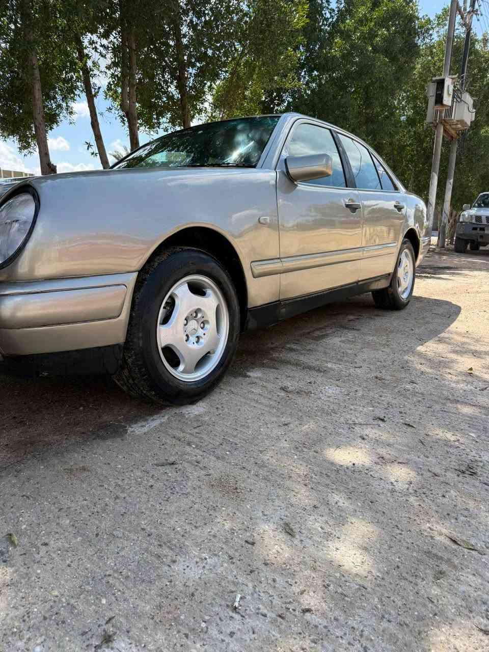 سلام عليكم سياره للبيع نواع مرسيدس ام عيون موديل 95سعر 75بها مجال واي استفسار اتصل على رقم ***********
