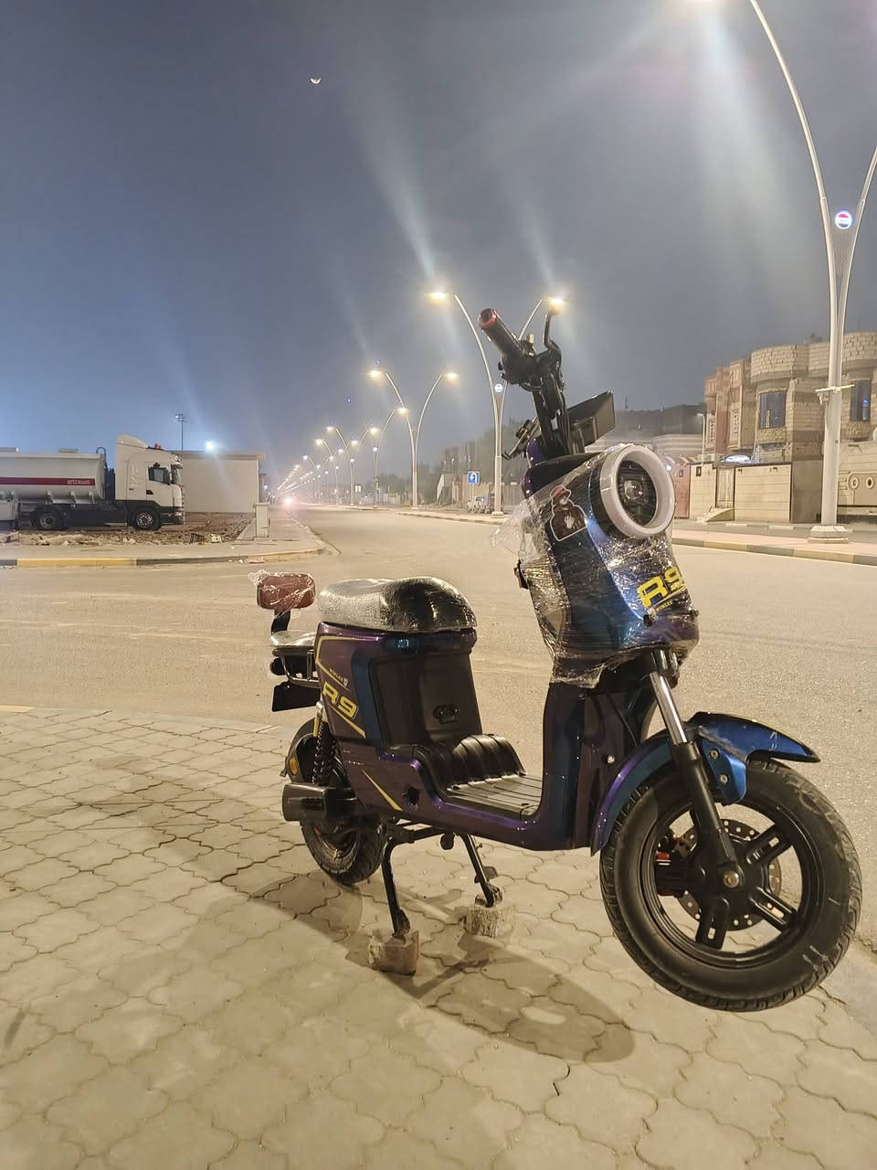 سلام عليكم دراجه R9 موديل 2025
دراجه فول مواصفات 

نضام P حساس 

بك R ترجع وره 

اربع نمر 

سرعه 99

بطاريات عدد 5 امبير 22

دراجه جديده نضيفه كلش ما متعوبه 

مكان بصره الزبير 

السعر ٤٥٠وبيها مجال
تواصل واتساب ***********
