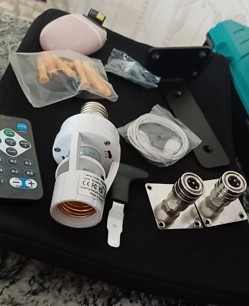 شلعه كلهن 7 جنط ثنين وذني غراض
وتلبيسه تخم 3قطع 
وقطعه قماش اسود
واكسور سيارة


**إذا كنت صاحب هذا الإعلان وتريد حذفه لأي سبب، رجاءا أرسل رسالة إلى الدعم الفني**