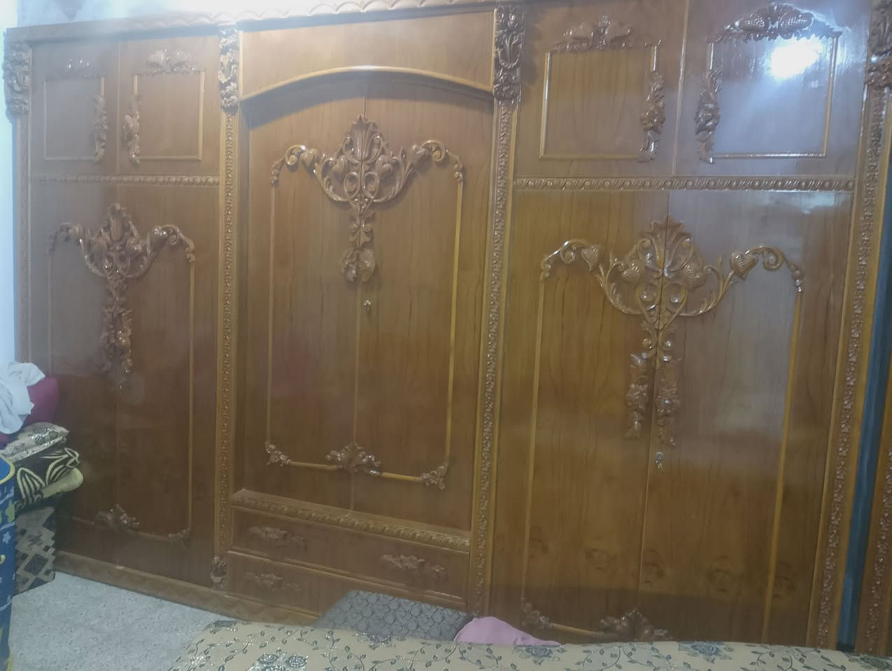 غرفة نوم مستعملة بس أخو الجديد شغل ثقيل للبيع للستفسار اتصل ***********
