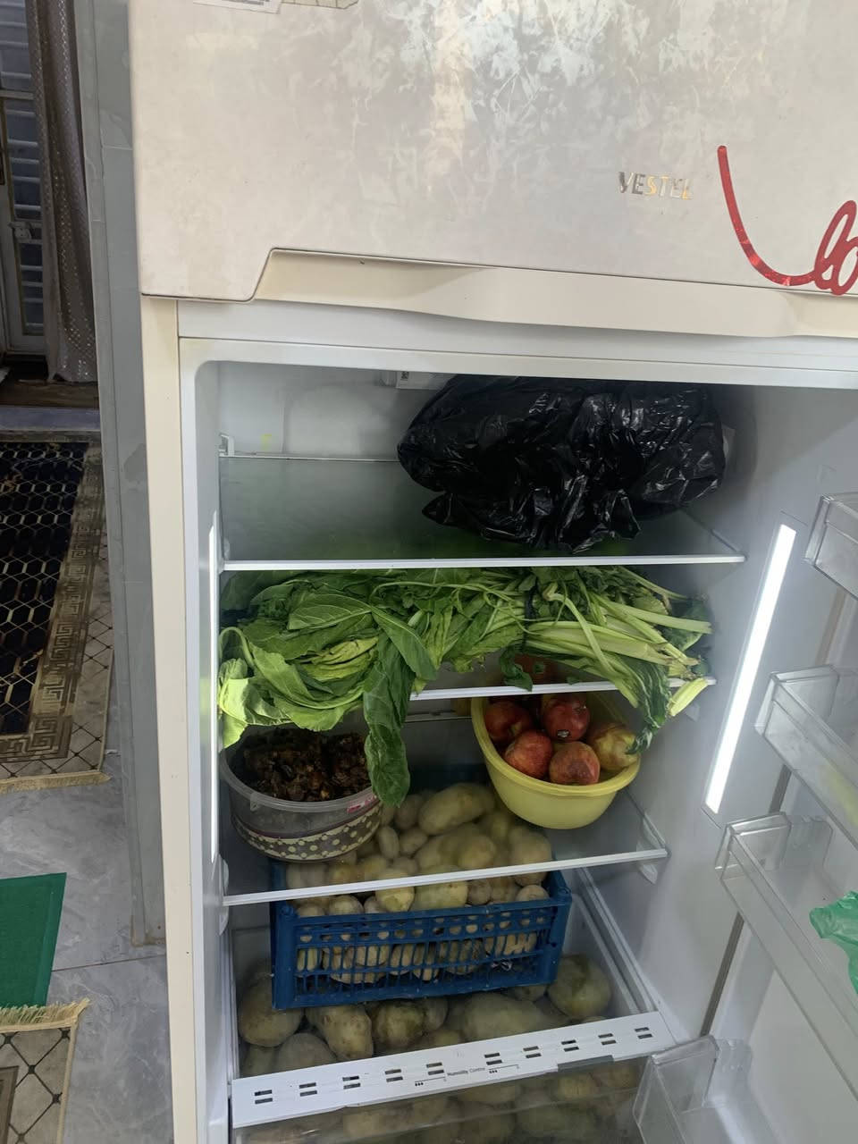 ثلاجه جديده بل جيس كامله الفريز ثلج تبريده اخبل كلشي ما بيه نضيفه كلشي اخت الجديده السعر ٣٥٠ وبيه مجال مكاني ً بياع نهايت الشهداء التواصل *********** بي واتس ورصيد
