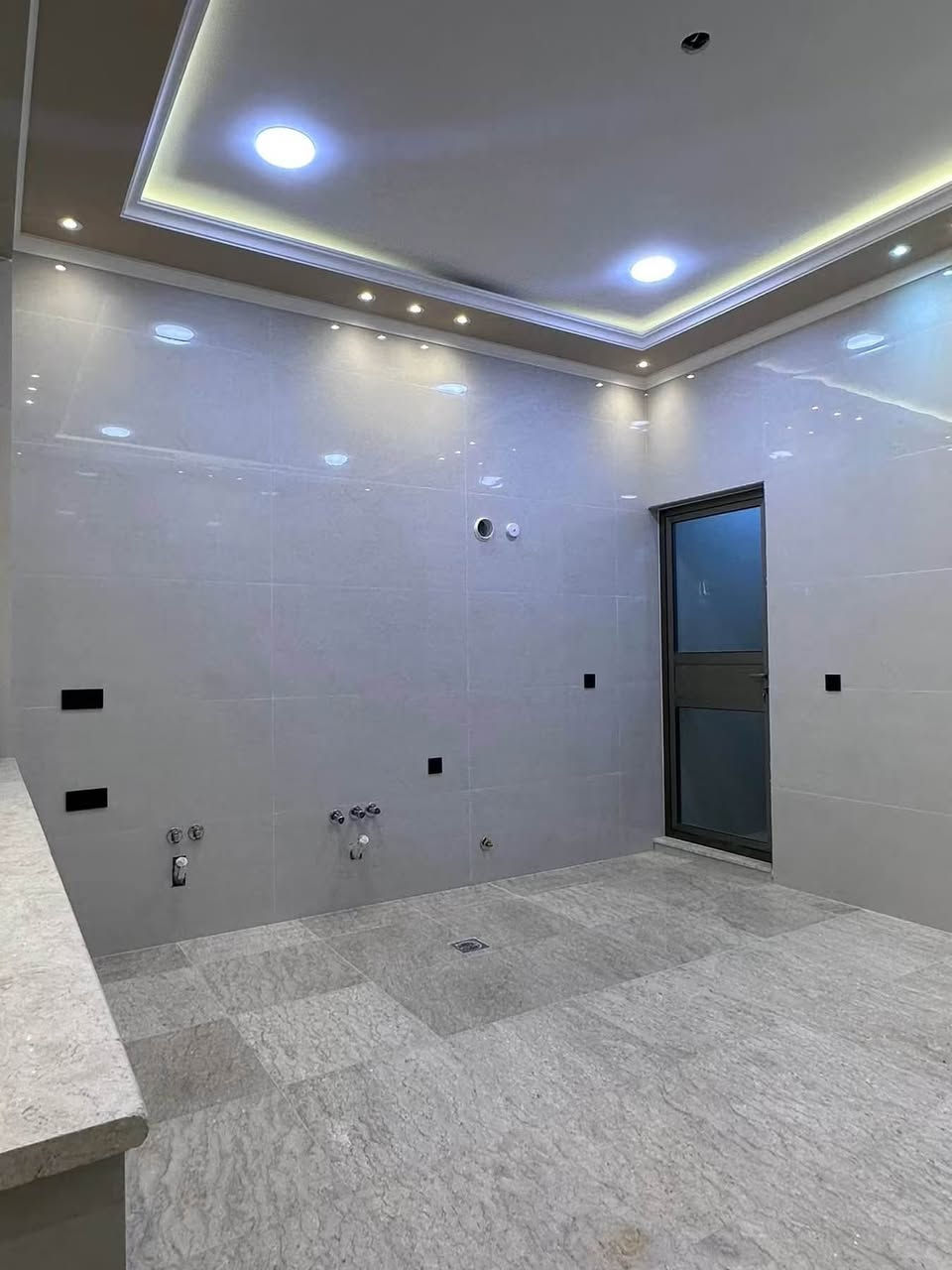 للبيع تونات بناء حديث 2026 بأعلى جودة جاهز للسكن

📍الموقع زيونة 710 مربع سكني هادئ

✅المساحة——•150 م²

✅الواجهة——•5 م
✅النزال——•30 م

كل دار يحتوي على مدخلين
(كراج - صالة - هول- مطبخ -4 غرف نوم ماستر -منور - 4 صحيات)

 #أعرض_عقارك_في_مكتب_مجاز_رسمياً 

 للأستفسار ⬇️
 #مكتب_الشمري_للخدمات_العقارية

 📱***********  ابو حسين الشمري
 📱***********  حسين الشمري

  🏡 عنوان المكتب(زيونة 716-مدخل الجدار سنتر القديم-مقابل مدرسة الزوراء)

   #للاعلان_عن_عقاراتكم_من_بيع_شراء_ايجار

 فقط ارسل التفاصيل والصور خاص او واتساب ع الارقام اعلاه

   
               #بيع_شراء_ايجار_مشاريع_استثمارات📍

#استثماربناء_تعقيب_ترميم_تثمين_دورسكنيه_عمارات_محال_تجاريه_استثمار_اراضي_بغداد_زيونه_الغدير بغداد, العراق
