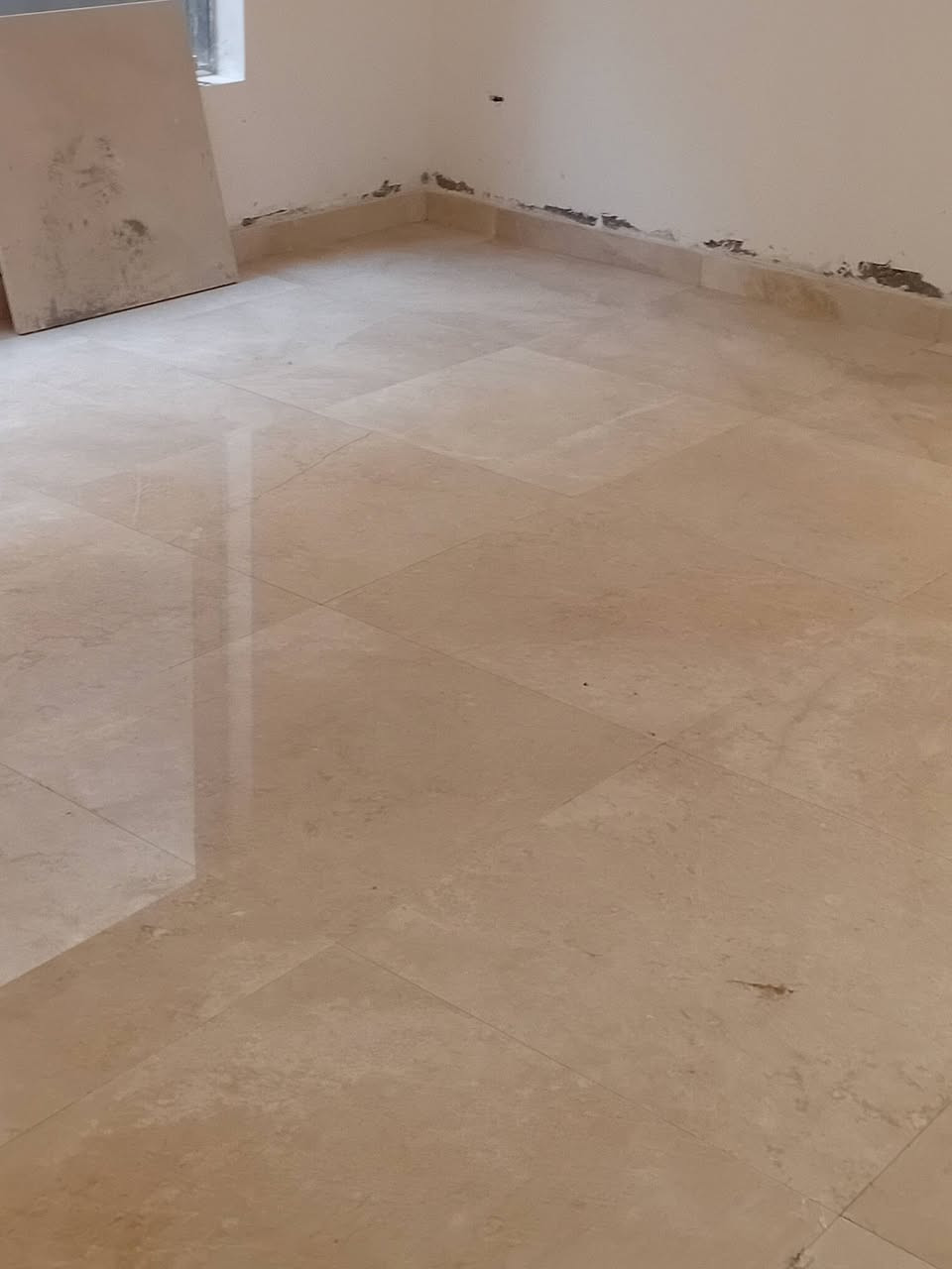 خلفه سيراميك وبورسلين الواح ومرمر متفرف *********** شرط ماتنطي ربع الا بعد استلام العمل
