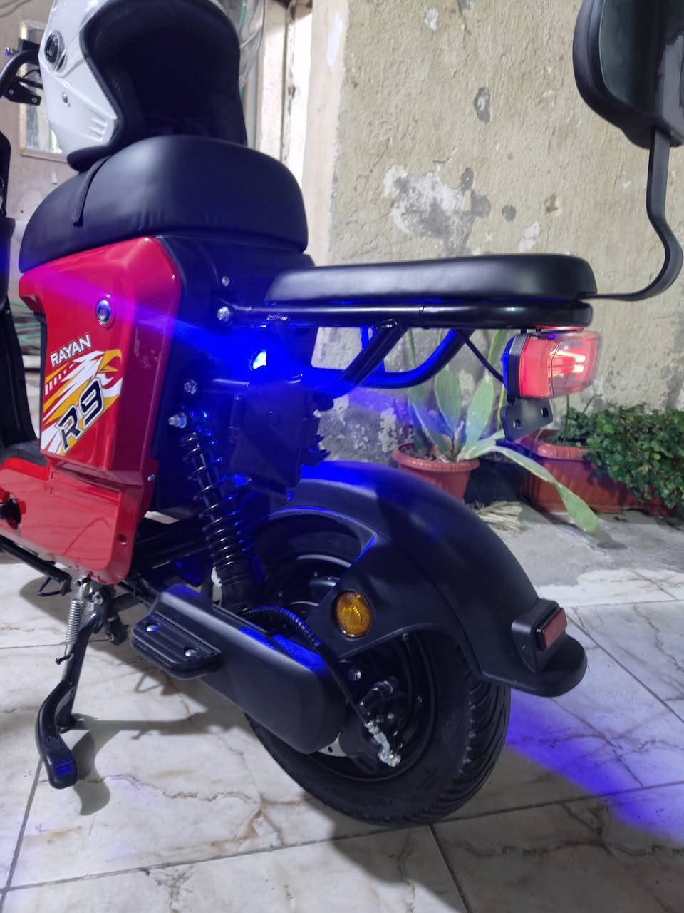 درجة شحن R9مديل 2026 جديدة كلش نضيفه وحلوه السعر 570 وبيه مجال رقم البصرة ***********3
