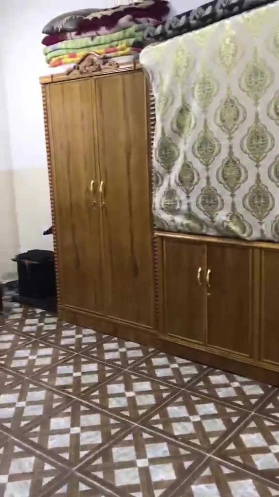 السلام عليكم جبتلكم بيت بسعر مناسب 
 دار البيع /الشعله شارع /60/طابق ونص مساح /100/متر 
الدوالم قبل السجه /مقابيل شارع ابو طيارة 
سعر106وبي مجال للشراي
ثالث دربونه على ايدك اليسار/***********
