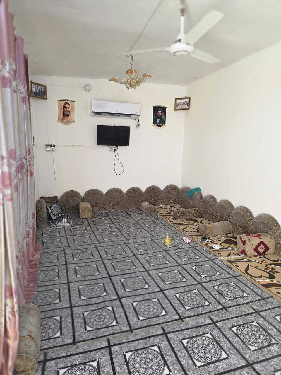 بيت تجاوز للبيع عنوان الاسكان الصناعي على شارع المشايه ثاني بيت عن الشارع كافة الخدمات ماي كهرباء مجاري مدارس مولد بناء غرفتين وصاله ومطبخ وصحيات بيت كلش مرتب السعر 12 ملاحظه على الماسنجر مامتواجد فقط انتصال او واتساب *********** ابو طيبه
