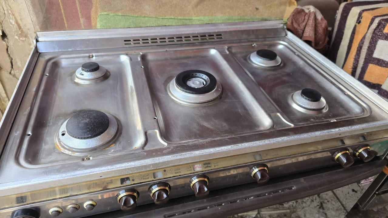 من رخصه الأدمن طباخ كريازي مصري نظيف اخو الجديد شرط الفحص سعره ٢٢٥الف الشراي يتصل *********** ***********
