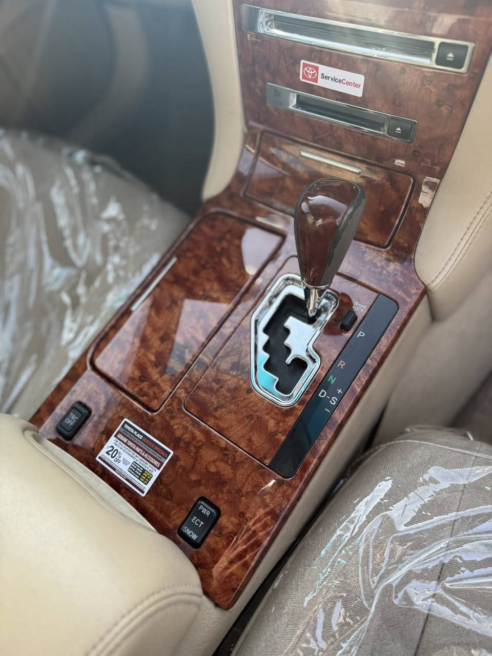 شاهانەی ٢٠٠٦
گێڕ گەورە. مەکینە بچووک
89 هەزار ڕۆشتوە
سپی ناو زەرد
٢ دوگمە 
لایت ناوچەی کوێر
تایە و ویل لۆک
ڕۆن و هایدرۆلیک گۆڕاوە 
ئاوێنە ئیشارەت
گێڕ و مەکینە بە شەرت
بێ مەسرەف
کامل سێرڤس کراوە
پۆڵیش و حەمام کراوە
دوکەڵی نیە
ماڵی دۆسە 

ناونیشان سەید سادق 
*********** — ***********
نرخی ٧١ گەڵا و معامەلە
