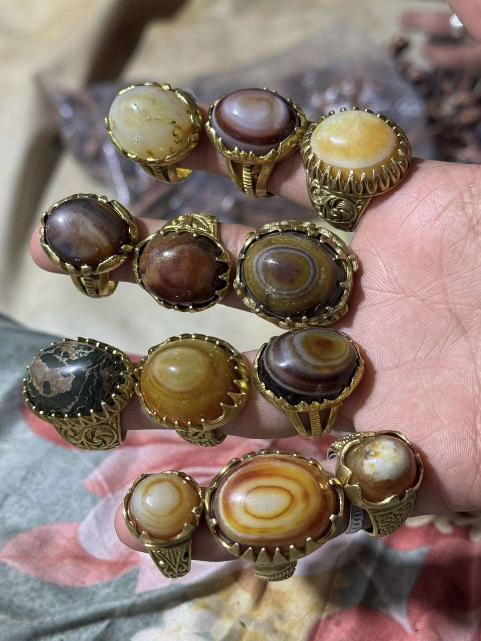 يالله سلام عليكم وين الي على باب الله توفرت محابس نحاس سبع معادن بيع جمله فقد احجار كلي جزع اندنوسي احجار حلوه ونضيفه رقم الهاتف *********** أو مراسله صفحه واني خادم للطيبين
