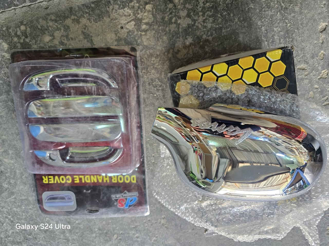 السلام عليكم
عندي كمريسر ويه البواري مالته حاويه
وعندي راديتر تبريد مع البطل مالته حاويه
وعندي سطابكسلات كاملات اماميه زوج 
وفلنجات خلفيات زوج كاملات 
وتخم نيكل باب خارجي جديد
وزوج نيكل مال مرايه جديد
وعندي نواعم ترايش دواسات 
فرشة دشبول  لانوس بجيسها 
لايتات بس تعبانات شويه .
عمبار بريك كامل مع البريشر حاويه
باور ستيرن حاويه
دركة ستيرن 
شمسيات عندي 
2 بجيسهن 
وعندي 2 اصليات حاويه
سيم فتح صندوك حاويه
اطارات يده مال بطانه عندي عدد 5 
اقباقه مال بطانه لدبل الخلفي 
دبة مال ماي زراكات حاويه
وعندي شاشه مال كير اوتماتيك التصير يم ايدة الكير
وعندي دعاميه موديل 98 لون سلفر بس عوزها صبغ هيه ولفلينه مالتها
اليريدهن بخدمته
***********
