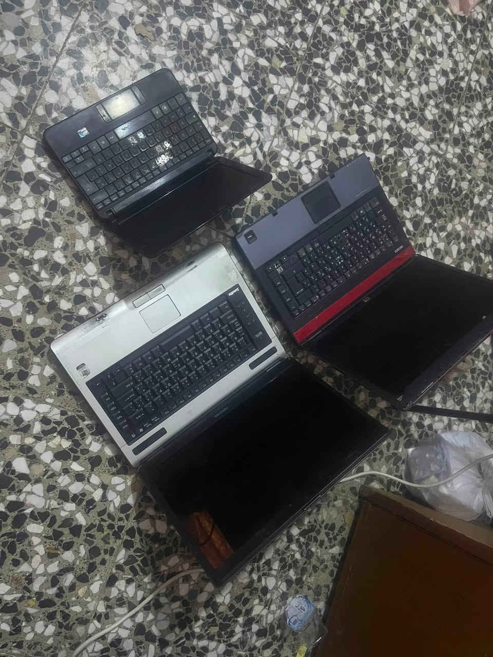 مجموعة غراض للبيع   بلازما شاشه عدد 2 + بلي ثري عدد  3 + حاسبات عدد 3 + سكنر عدد 2 + يو بي اس 850 واط + جهاز سامسونك بوكس 

التفاصيل 
بلازما عدد اثنين وحده تشتغل گلوب ما تحول ما وياهن ريمون  والثانية طافية رسمي 

ابيع فحم هيج ولا تسألني شبيها ما بيها كوم فحم وما أضمن اي شي لا شاشه ولا اي اشئ  اكرر  ابيع فحم 
الوحده ب15 الف 

البلي ثري  جهازين طافيات فحم الواحد 25 الف قفل 

واحد يشتغل ويطفة 35 الف  وياهن ملحقات يدات بواير وكيبلات 

الحاسبات  العدد 3 

توشيبا وياها شاحنه تاخذ شحن بس ما تشتغل دگمه التشغيل خربانه اعتقد ابيع فحم هالموجود  25 الف 

الحمره  فحم ب15 الف  hp 

السوده  حجم مني اصغر من هذا الموجود بالسوگ ابيعهن كلهن شلعة هالموجود فحم     
15 الف 

سكنر هالموجود فحم الواحد ب5   الاف 

يو بي اس 850  واط 
يشتغل يراد بطارية 🪫 فقط ب20 الف 

جهاز سامسونك بوكس ب5  

إذا كلهن شلع بيهن مجال للشراي 
مكاني بغداد ام الكبر والغزلان مقابيل المدينة قطاع 26 
يوجد توصيل لكافه المحافظات 5 الاف  
رقمي *********** 
المو شراي لايجي ويتعبني رحمه لوالديكم الأسعار قفل إذا سلعة وحدة
