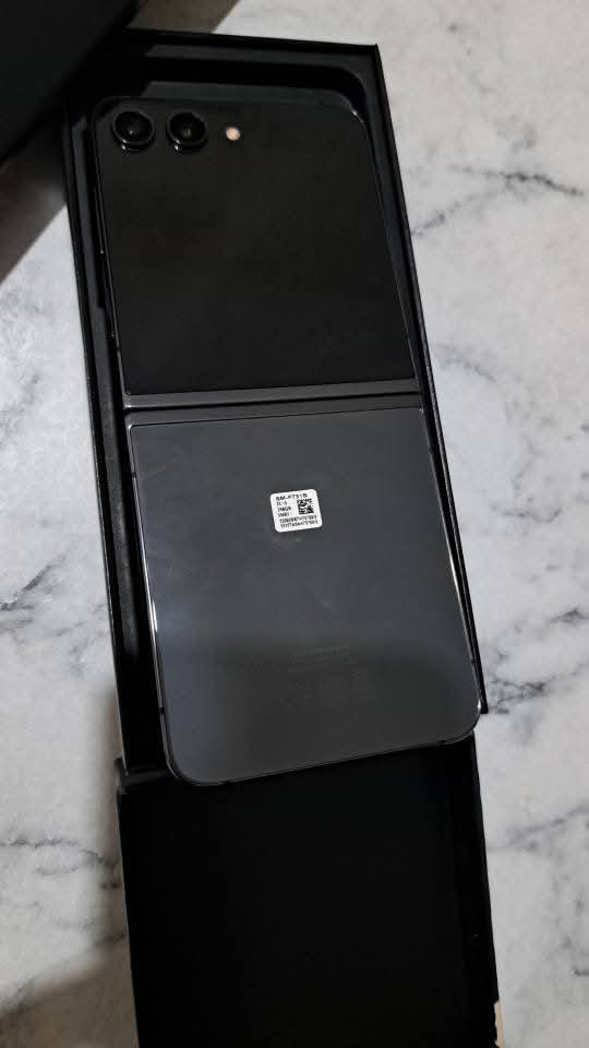 من رخصة الادمن المحترم 🌸 🙏
مكلف بالنشر ⭐⭐
جهاز سامسونك Samsung Z flip 5  للبيع
 جديد فقط مفتوح من الكارتونه للفحص ✅ يعني ركز الجهاز ما مستعمل زلغ بگد الشعرة مابي غراضة كاملة ويا كفر هدية مواصفاتة معروفه ذاكرتة ٢٥٦ كيكا السعر على الخاص الشراي يتواصل ويدلل مكاني بغداد


**إذا كنت صاحب هذا الإعلان وتريد حذفه لأي سبب، رجاءا أرسل رسالة إلى الدعم الفني**