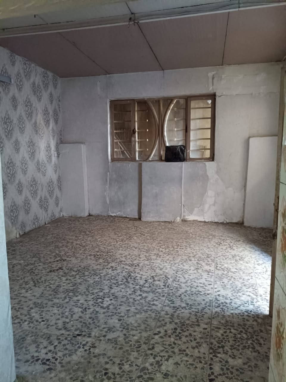 السلام عليكم  بيت للايجار في النعيريه
 قرب مجمع الزهراء الطبي  طابق ثاني باب مشترك   للاستفسار
 الاتصال على الرقم ***********
