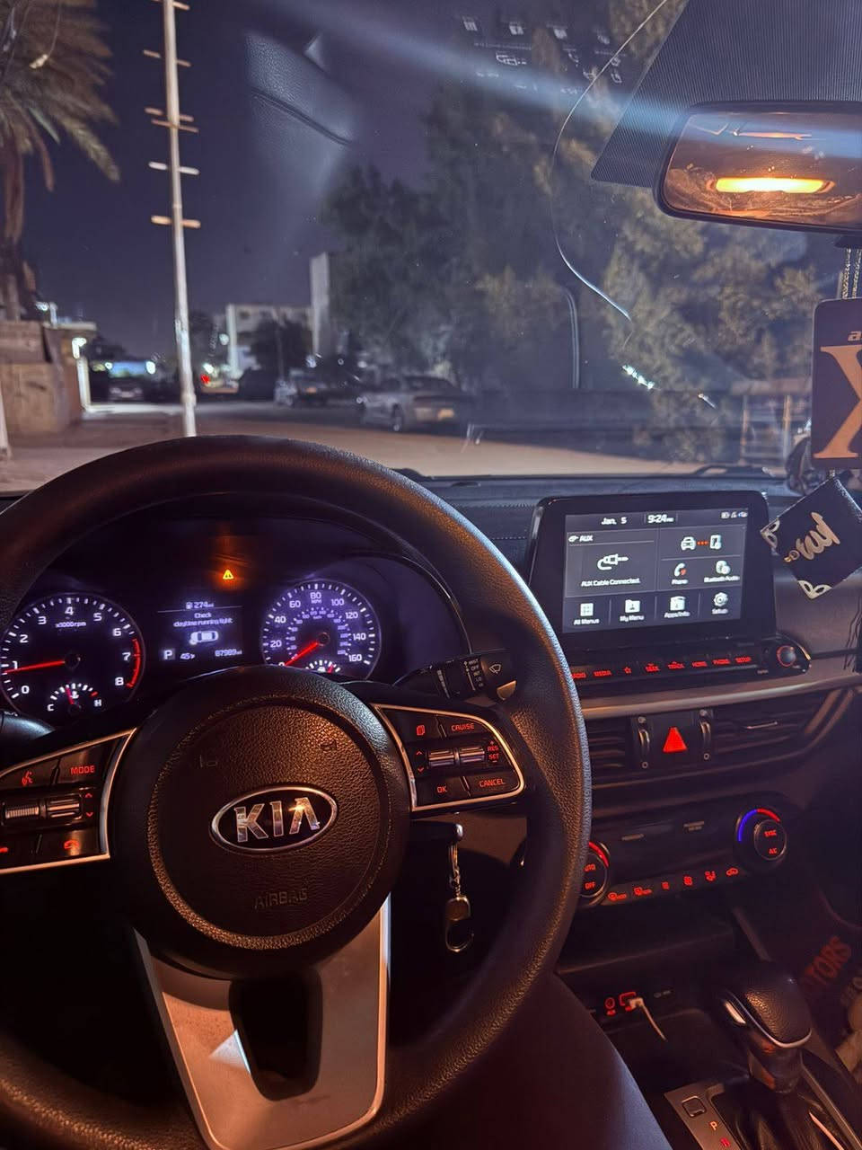 السلام عليكم
كيا فورتي 2019 
وارد امريكي كير at المرغوب 
لون رمادي ماشيه 90 
محرك ٢٠٠٠ دوش
السياره ب اسمي تحويل مباشر 
حادثها مرفق بالصور
عنواني بغداد ***********
السعر ب 120$
