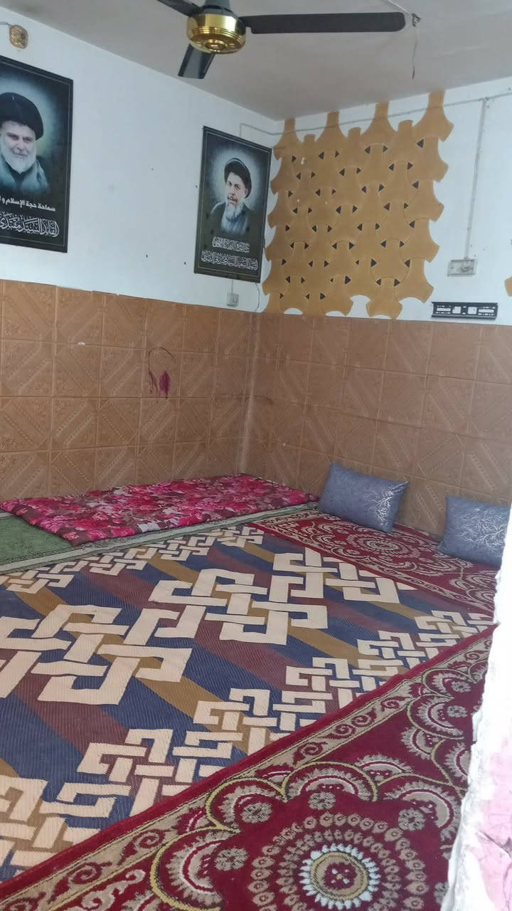حواسم مساحه ١٠٠
السقف صب مكان يم السوق الكبير 
سعر ١٢
مطبخ وستقبال وغرفتين وصحيات وطرمه


**إذا كنت صاحب هذا الإعلان وتريد حذفه لأي سبب، رجاءا أرسل رسالة إلى الدعم الفني**