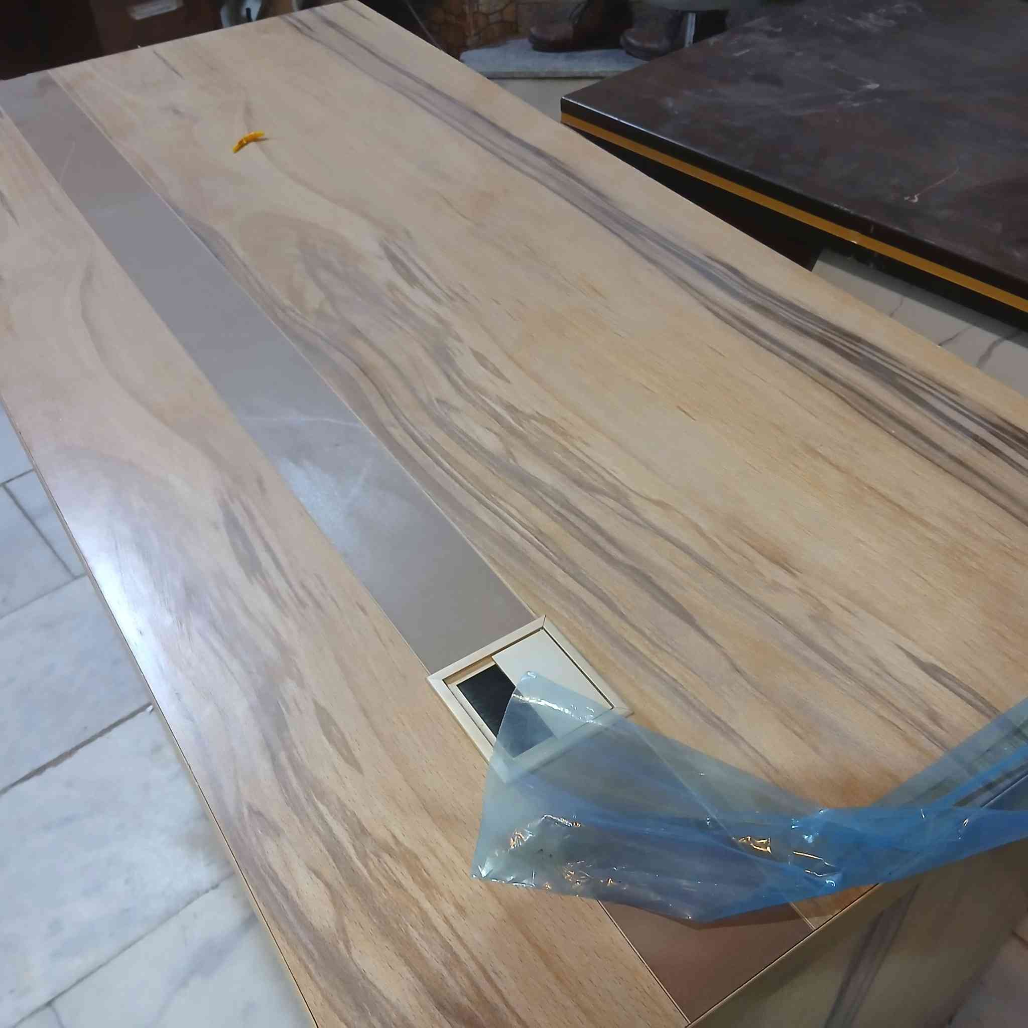 ميوزة مكتبية بحاله جيده مع كاونت وكرسي وجهاز جري للبيع المكان النجف حي الجامعه للاتصال ***********
