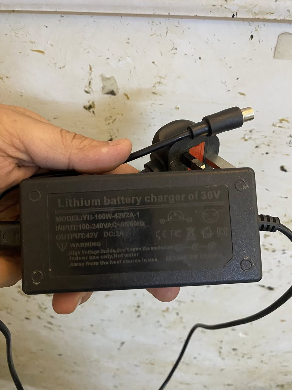 السلام عليكم

سكوتر كهربائي  Lanzod pro مستعمل للبيع 
٣ سرع 
ايكو 
درايف 
سبورت 
سرعته ٥٥ كم  بطاريه ليثيوم 
كلوب لد 
بريك شغال وبحاله جيده السكوتر 
شاحنته موجودة 
السعر ٢٠٠ الف دينار وبي مجال
مكاني بغداد / الدوره 

م / ***********
