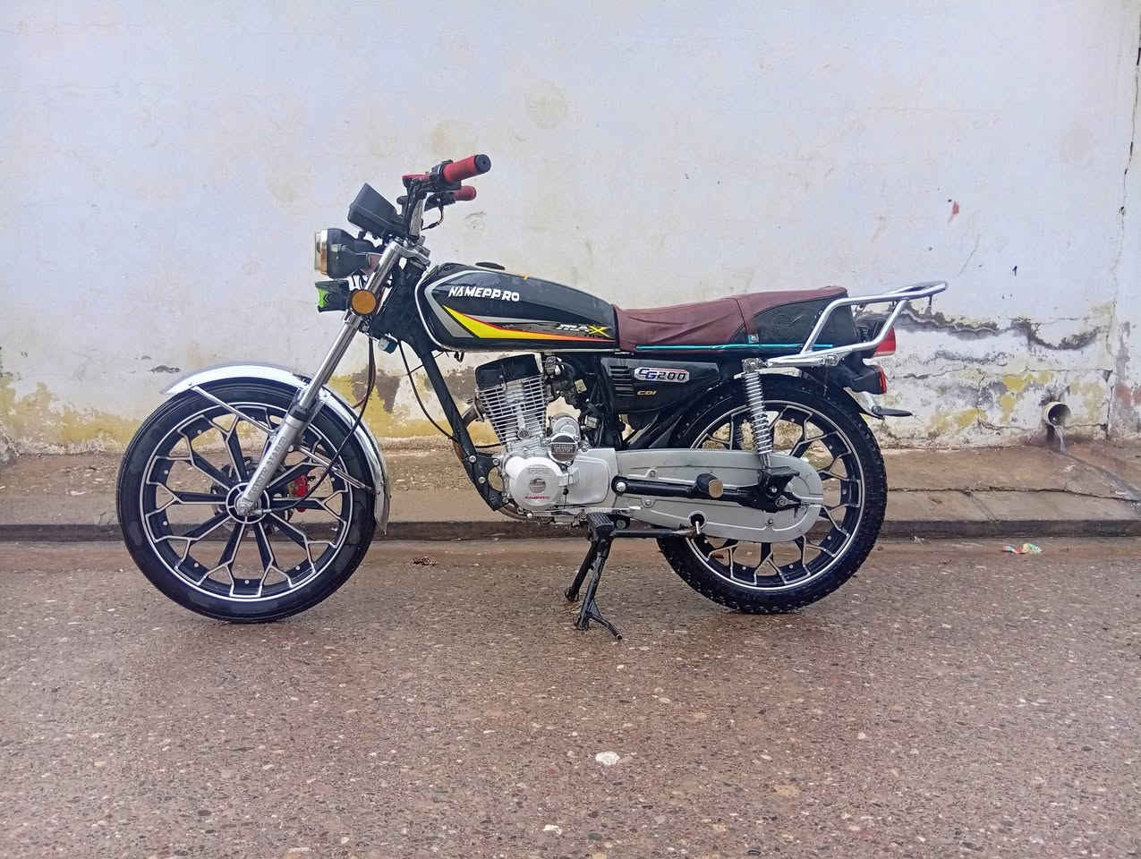 نامي برو للبيع مكينه كبس كله شغال موديل 2024 سعر 475 ألف وبي مجال شراي يتصل *********** حجم مكينه 200 CC
