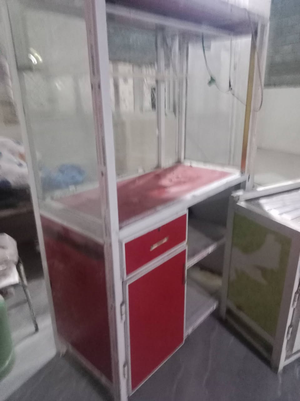 السلام عليك غراض مطعم للبيع نظيفات استعمال قليل العنوان البصرة الجزيره
***********
