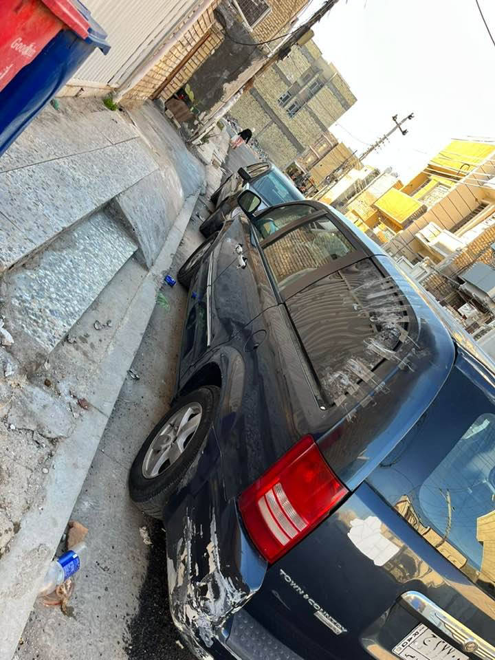 دوج ٢٠٠٨ بيها صبغ باب سلايت وجاملغ خلفي دعاميات يحتاجن صبغ جاهزه من كل شي سبعه راكب  *********** للشراي ٩٥ وبيها مجال
