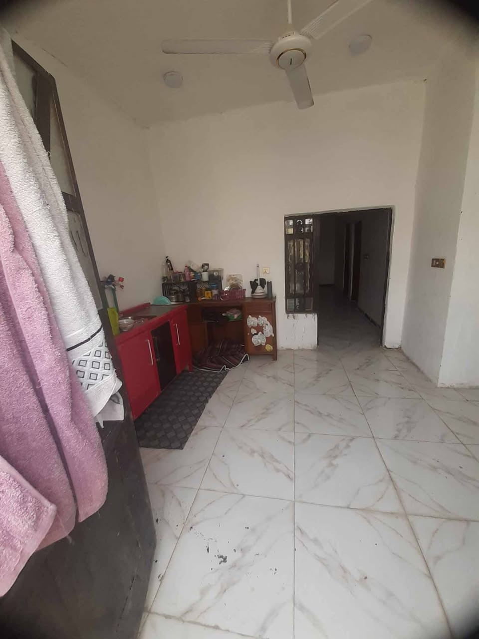 بيت للبيع #اقساط و #نقد بمساحة 100 متر مربع يحتوي على غرفتين وصالة ومطبخ وصحيات داخلية وخارجية وسطح
بناء بلوك أساس صب كونكريت وسقف صب كونكريت 
النجف كوفه شارع المعمل داخل شارع السبيس الكوفة 
🔻شارعة تبليط للباب 🔺
#السعر 30 نقد 
#بلاقساط بمقدمة 10 وفما فوق 
للاستفسار الاتصال بمكتب الفهد للعقار *********** 
امانة الله بلغو من طرفي حلا سيف
