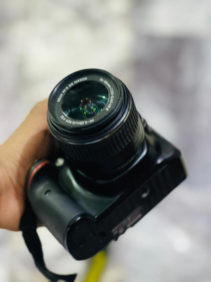 سلام عليكم
كامرة نيكون D5200 استعمال قليل 
السعر 350 بيها مجال قليل
*********** متوفر 24 ساعة
