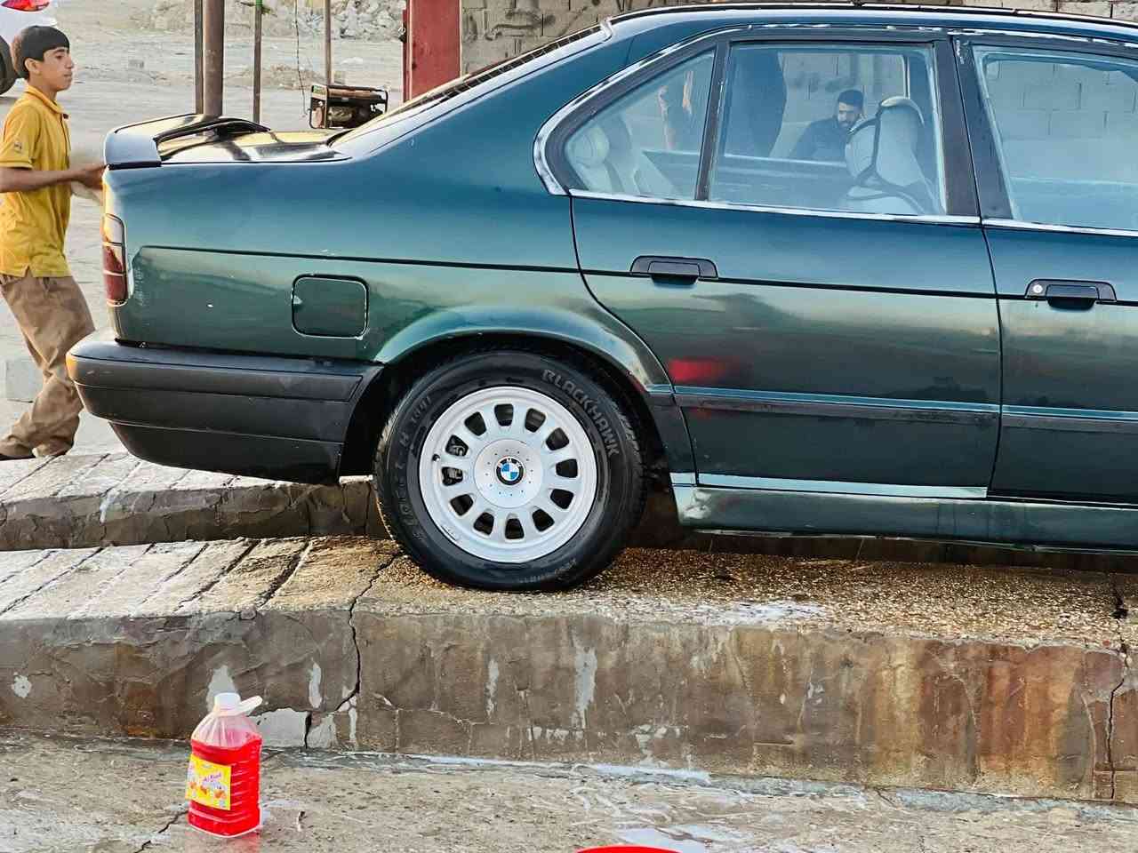 سلام عليكم للبيع بي ام ٥٢٥مسكر عدله مديل ٩١ رقم بغداد ألماني تحويل ثاني يوم خير من الله حداديه جديده تبريد ثلج تخم تاير جديد شاشه سنتر لوك كرئبايات كلها شغاله سياره حلوه ومال جناي سعرها ٤٤ وبيها مجال مكان السياره حله بابل رقمي ‭ ***********
