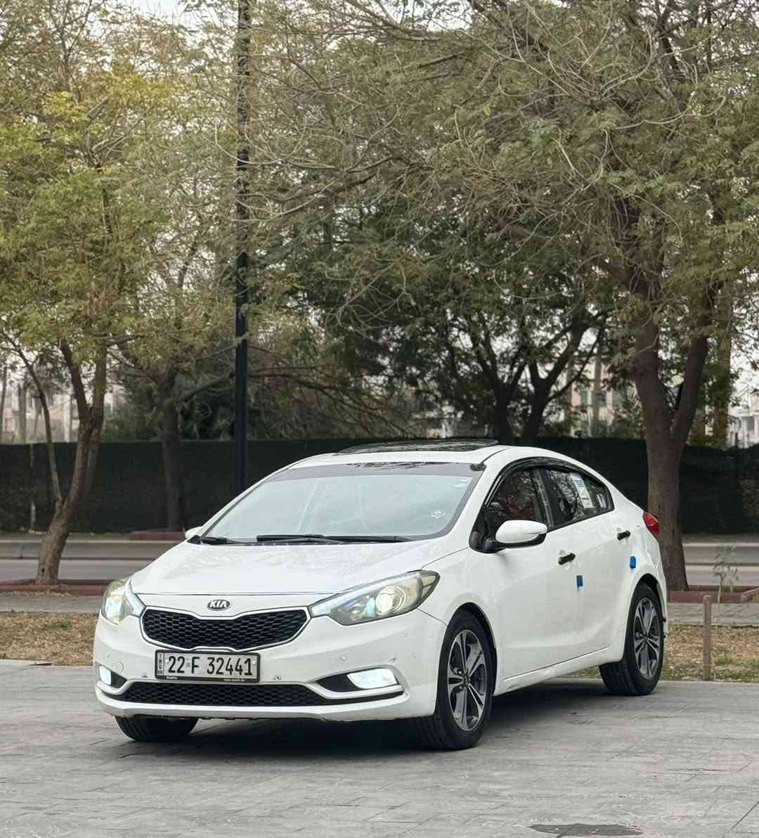 السلام عليكم.  
سيراتو مديل 14 خليجي. رقم اربيل باسمي
ماشيه 110. صبغ باب خلفي +نصف باب السائق.  بدون دواخل. جاهزه محرك كيركفاله.  تخم تاير صدر. جديد تبريد جاهزه 
المواصفات : 
فتحه. / ويل كب. / شاشه تاب /  تحكم ستيرين / محرك 1600 دوش / وباقي المواصفات المعروفه.  
عنوان السياره : بغداد العطيفيه📍📍
 
للتواصل:  ***********
