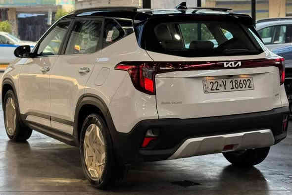 🔴اسعار استثنائية لفترة محدودة
كيا سيلتوس 2025 
 البيع نقداً فقط
الموديل : 2025. (خليجي) . 
المحرك : 4 سلندر 1500cc DOHC .
العــــداد : صفر كيلو متر . (زيرو) .
الضمان: 5 سنوات او 100.000 كيلو متر
الصيانة : سنة او 20.000 كيلوا متر.
المواصفات:
* قياس الإطارات 215/60R17  .
* سقف بنوراما وبلونين يعني تو كلر 
* عدادات شاشة متصلة.
* المرايا طي كهربائي.
* مقاعد جلد .
* مقاعد تبريد .
*مقاعد كهربا .
* تشغيل بصمة و دخول ذكي .
* حساسات خلفية.
* وسائد هوائية 2. 
* فرامل اليد كهرباء 
* صندوق الأمتعة يدوي.
* شحن موبايل لاسلكي ومساحة تخزين واسعة.
* مناخ منفصل وتبريد خلفي.

زورونا وشاهدوا السيارة عن قرب في معارضنا:

📞 للتواصل والاستفسار: 
***********

‏‎عنوان الشركة📍.. الكاظمية - معارض جكوك قرب بوابة بغداد قرب مرور الكاظمية -

اوقات الدوام جميع ايام الاسبوع 
من الـ10 صباحاً الى الـ10
