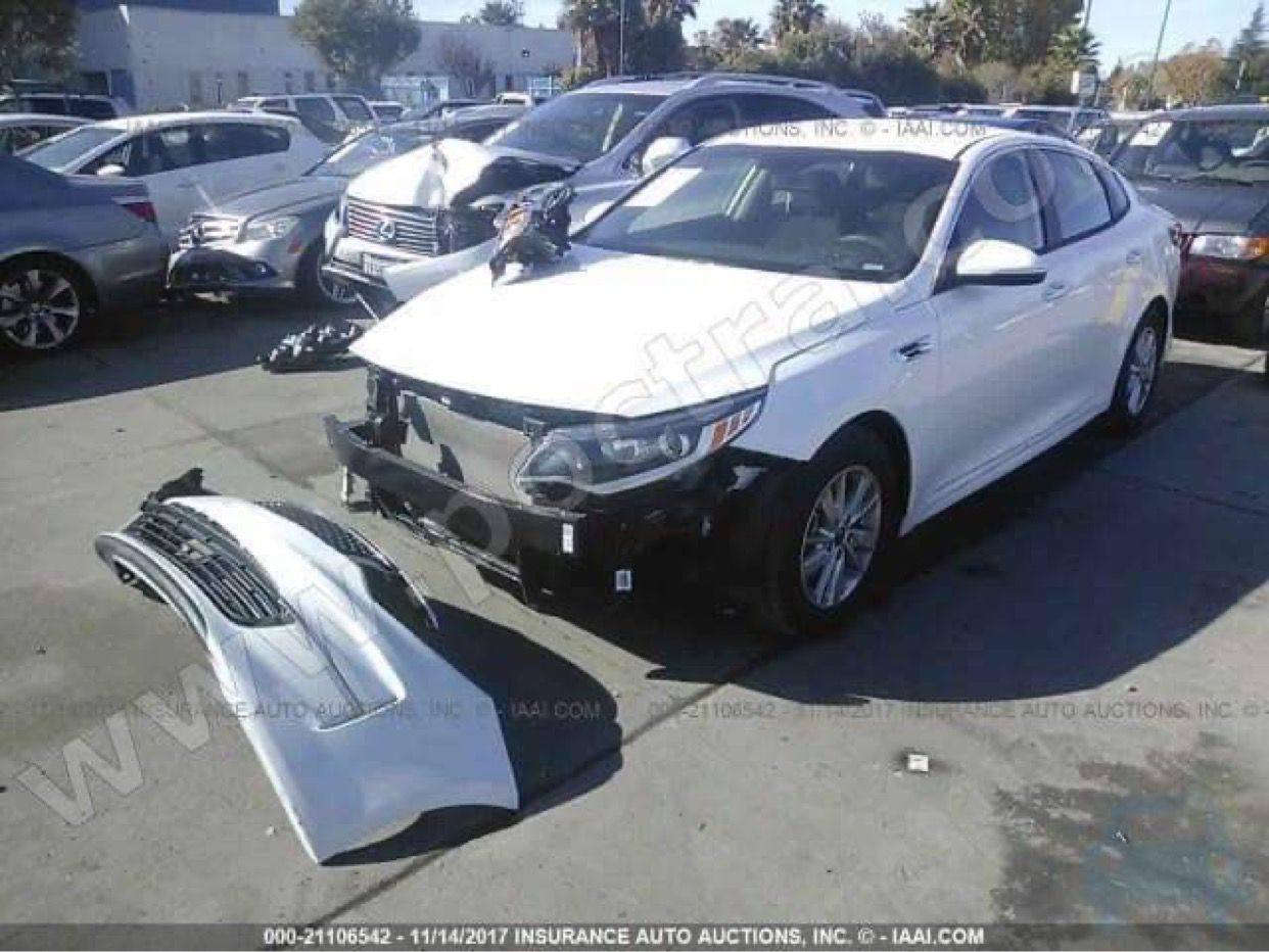 اوبتما 2017 والحادث كما موضح بالصوره جاهزه السياره كير ومحرك خير من الله تخم تاير رقم بغداد تحويل ثاني يوم ماشيه 223 مايل السعر١٤٠ وبيهه مجال

***********
