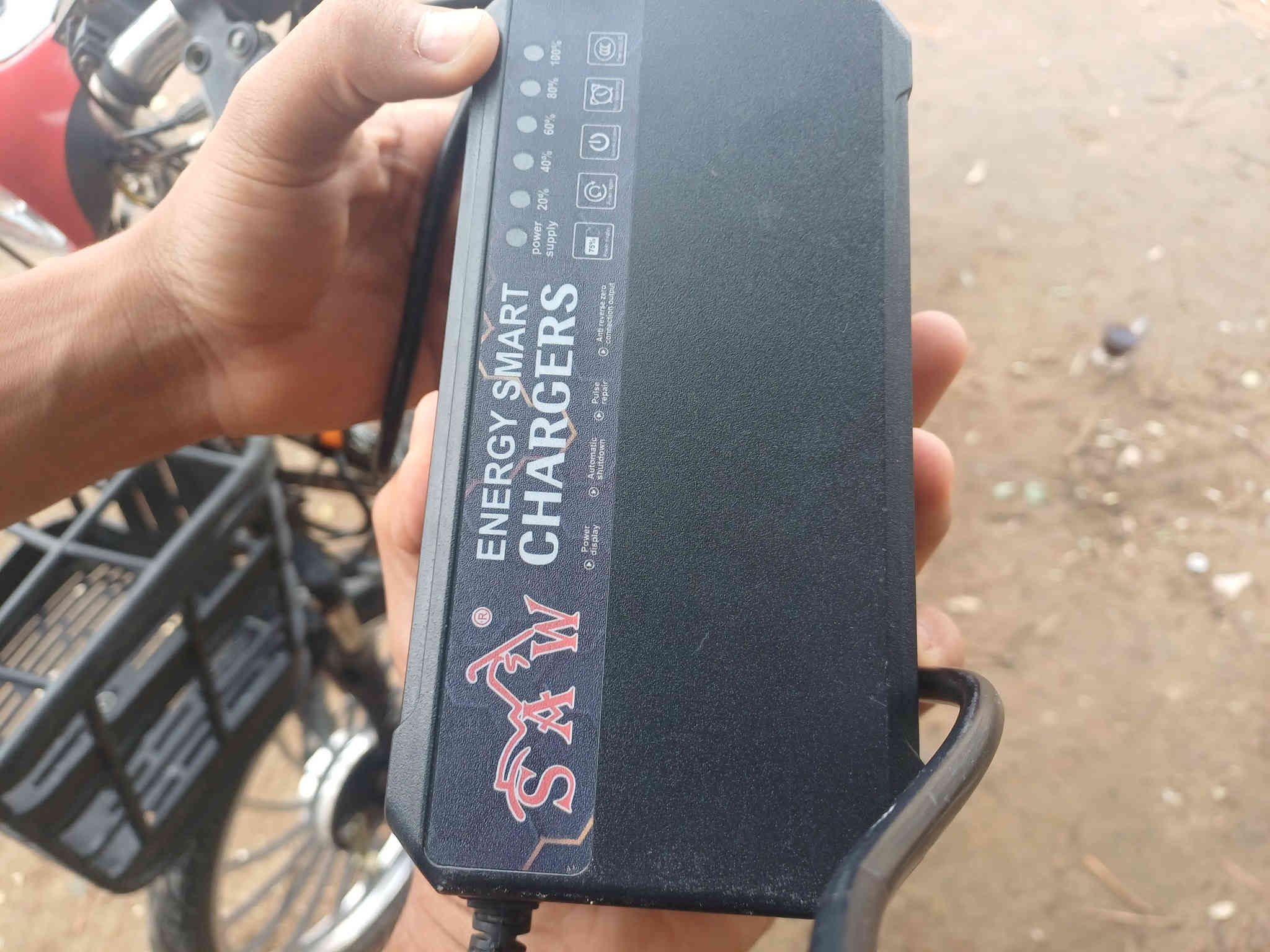 بايسكل شحن للبيع 

// بايسكل شحن حجم 14
//اربع بطاريات اكثر من( نص عمر) 
//اربع سرع 
//اعلى سرعة 39/40
//دبلات 4 وره و2 گدام 
دسك صفاره 
مميزات //

1/  شاحن توضح عدد الشحن او النسبه 
2/ شحن الباسكل عن طريق استعمال البايدر 
3/سرج قفل

 اي استفسار خاص 
مكاني / نجف_المناذره /
***********
موجود واتساب وخاص
