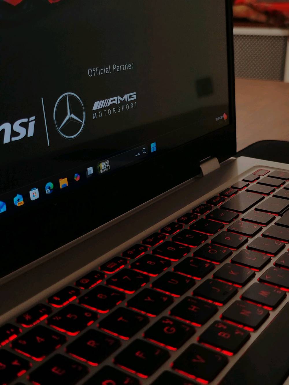 للبيع | MSI Prestige 16 AI+ Mercedes AMG

· المعالج: Intel Core Ultra 9 288V (الأقوى في السوق).
Intel Arc Graphics 140V(16GB) كارت
· الرامات: 32 جيجا LPDDR5X (سرعة خيالية).
· التخزين: 1 تيرابايت NVMe (سريع جداً).
· الشاشة: OLED 16" 4K (عرض سينمائي).
· البطارية: 99.9Wh (تغطي يوم عمل كامل).
· الوزن: 1.5 كجم فقط (خفيف جداً).
· التصميم: إصدار خاص بمرسيدس AMG (أنيق وفاخر مصنوع من المغنيسيوم والألمنيوم.

مستخدام أسبوع واحد،
متوفرة جميع الملحقات مع الكارتونة
بغداد - المنصور
آخر سعر شكد، وهل السعر قابل للتفاوض لو ثابت؟: 
قابل للتفاوض