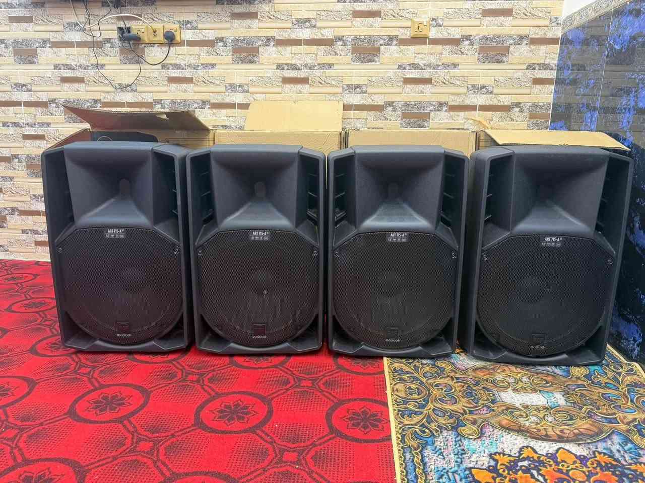 سماعاة RCF715 A كلش نضيفاة استعامل بس عشرة محرم والرايد يشتريهن يتواصل على الرقم ***********
