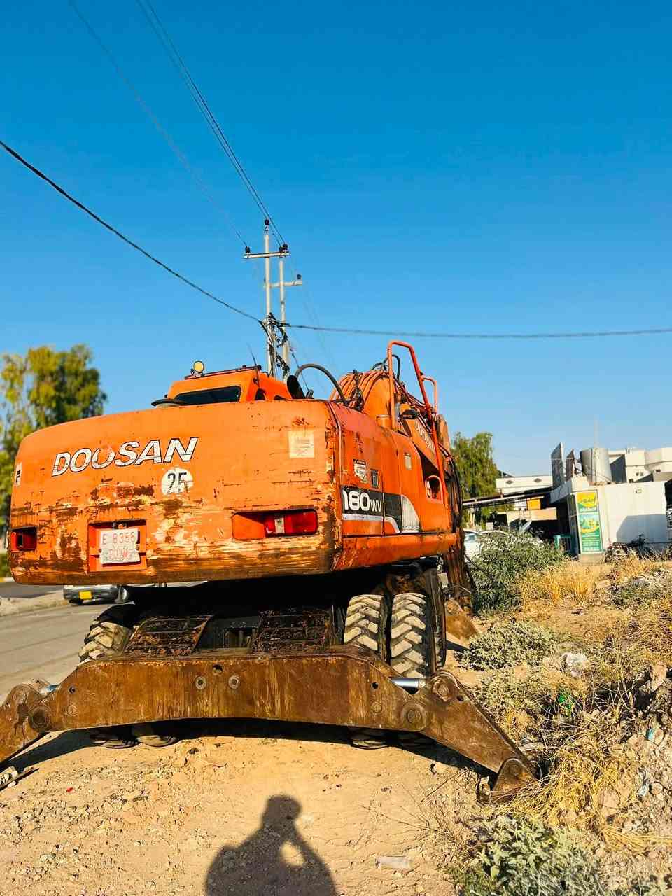 حافاره موديل 2004 منفيس گير محرك بشرط تاخم تايه جديد حافاره جاهز لاشغل لاايستي فاده ***********_***********
