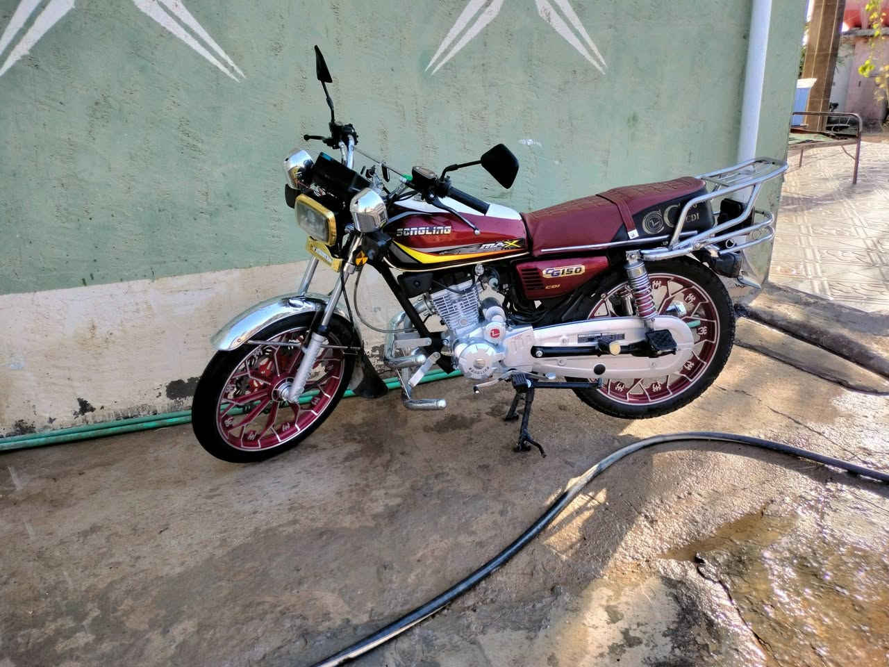 دراجه سيفان  للبيع سعر 700 وبيهاا مجال قليل شراي يتصل *********** بي واتساب مكان دراجه الخالص
