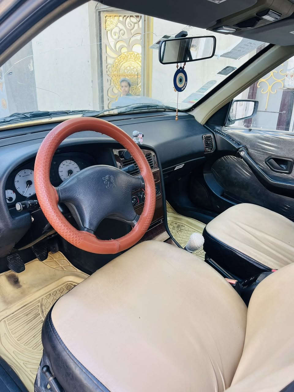 السلام عليكم بيجو  موديل 2015  صدر خلفي امامي جديد  رقم نكليزي بأسمي سياره ثاني يوم احولك  سنتر لوك شغال تبريد شغال ثلج  بيها خيط تبخير  مكاني بغداد السعر 55وبيهة مجال الرقم ***********
